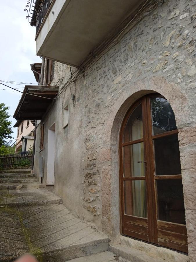 Appartamento Storico A Valle San Martino Di สโปเลโต ภายนอก รูปภาพ