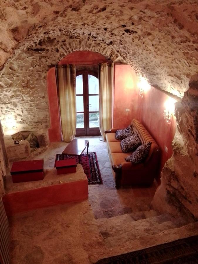 Appartamento Storico A Valle San Martino Di สโปเลโต ภายนอก รูปภาพ