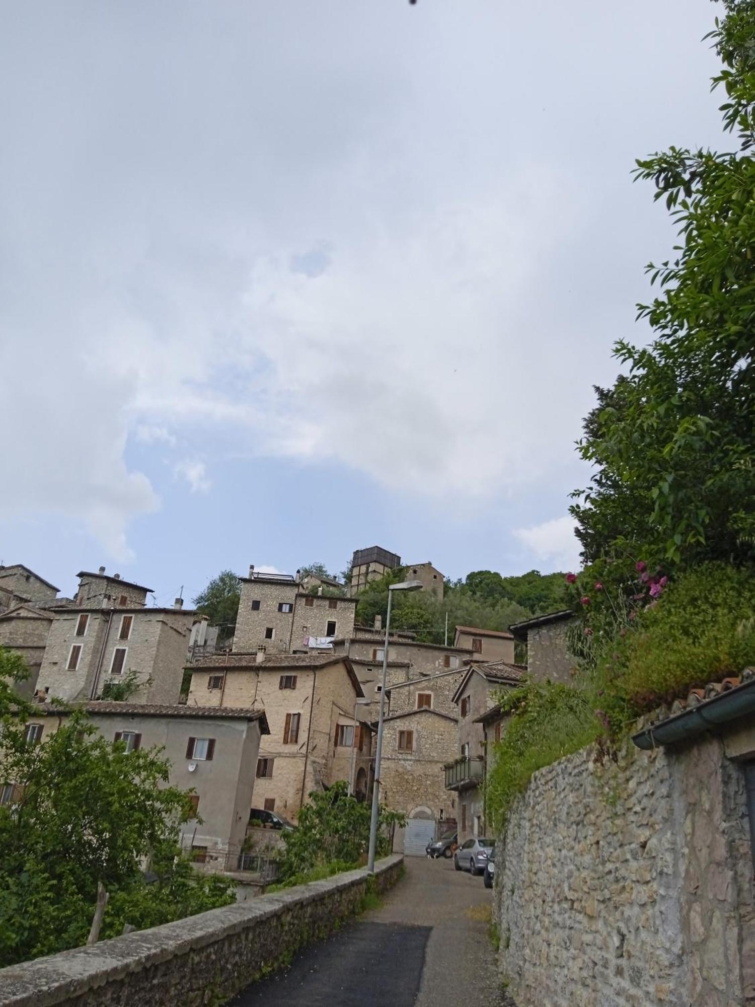 Appartamento Storico A Valle San Martino Di สโปเลโต ภายนอก รูปภาพ