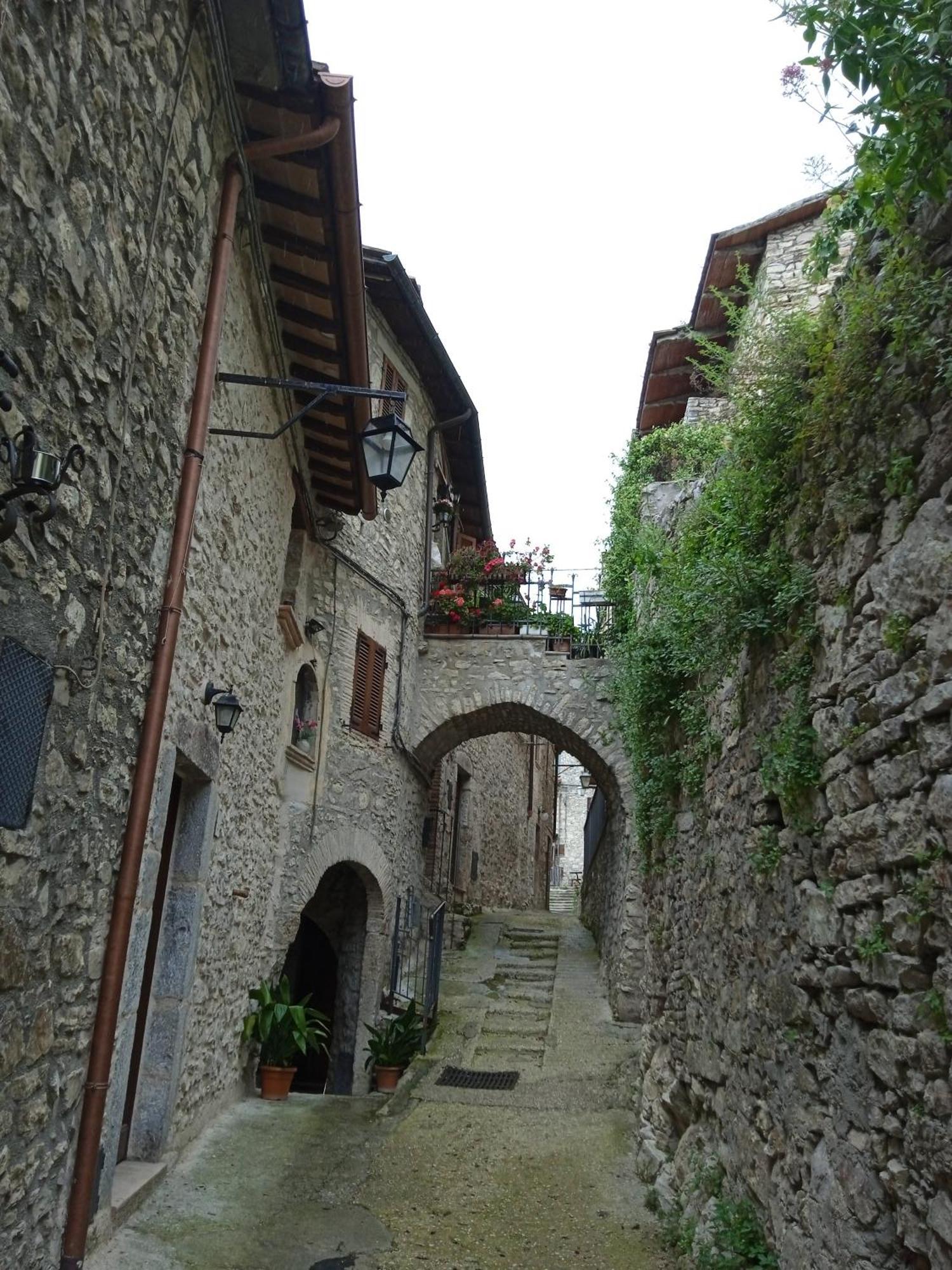 Appartamento Storico A Valle San Martino Di สโปเลโต ภายนอก รูปภาพ