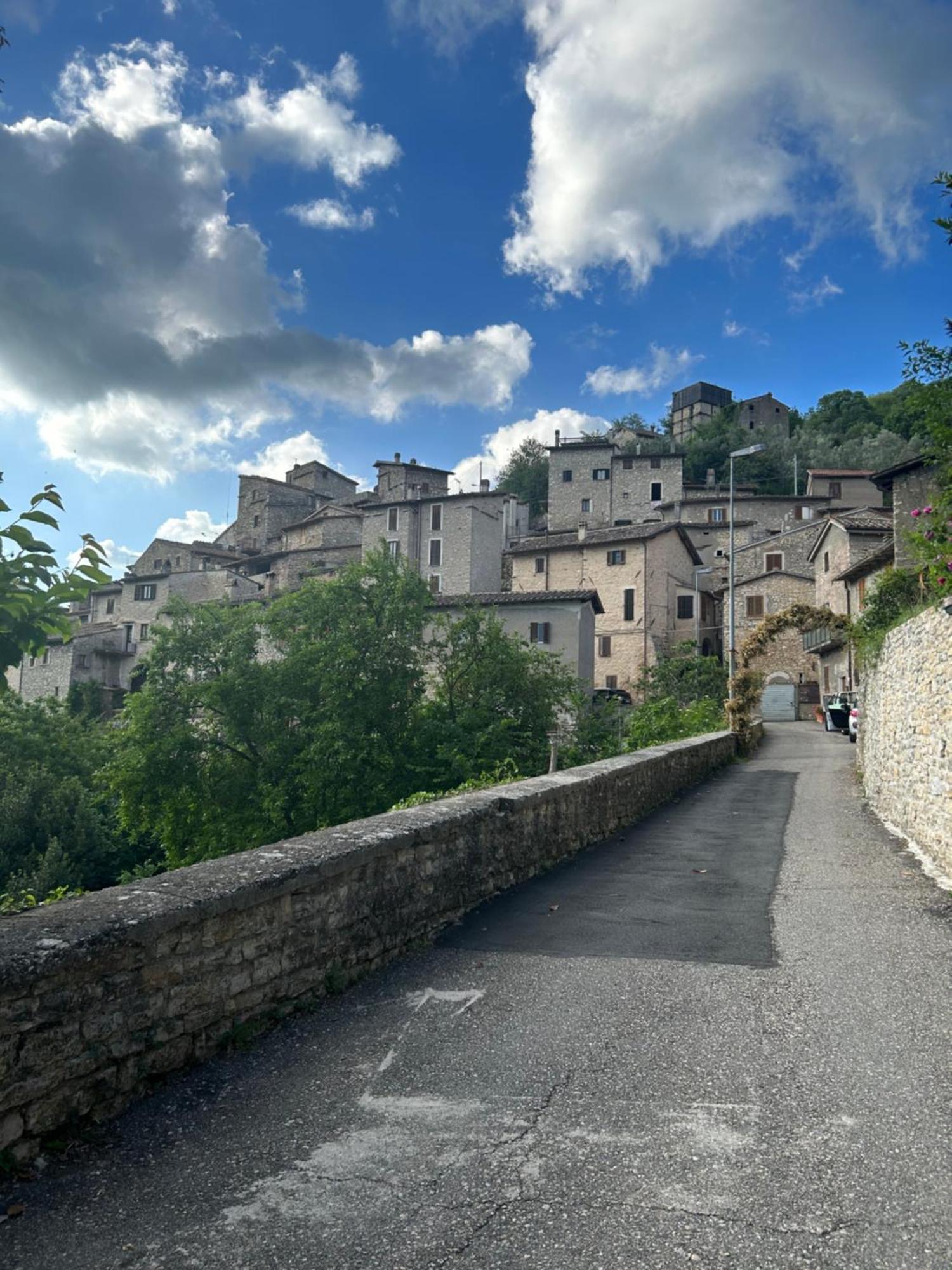 Appartamento Storico A Valle San Martino Di สโปเลโต ภายนอก รูปภาพ