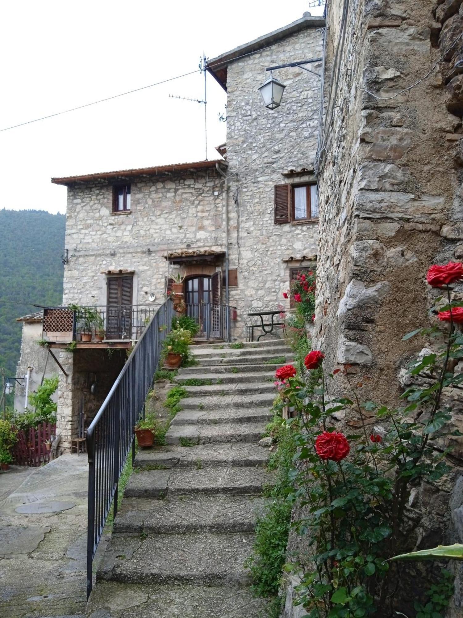 Appartamento Storico A Valle San Martino Di สโปเลโต ภายนอก รูปภาพ